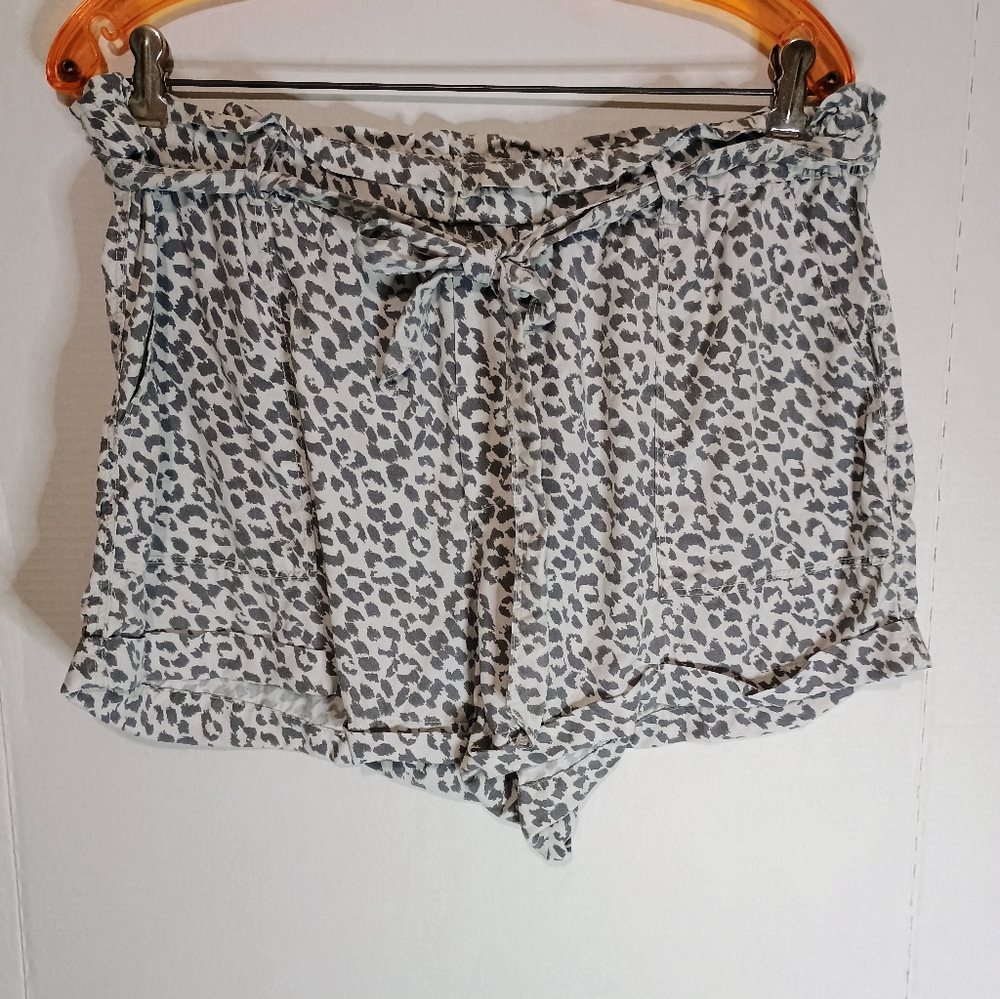 Aerie Women's Leopard Print Women's Shorts Size XL
